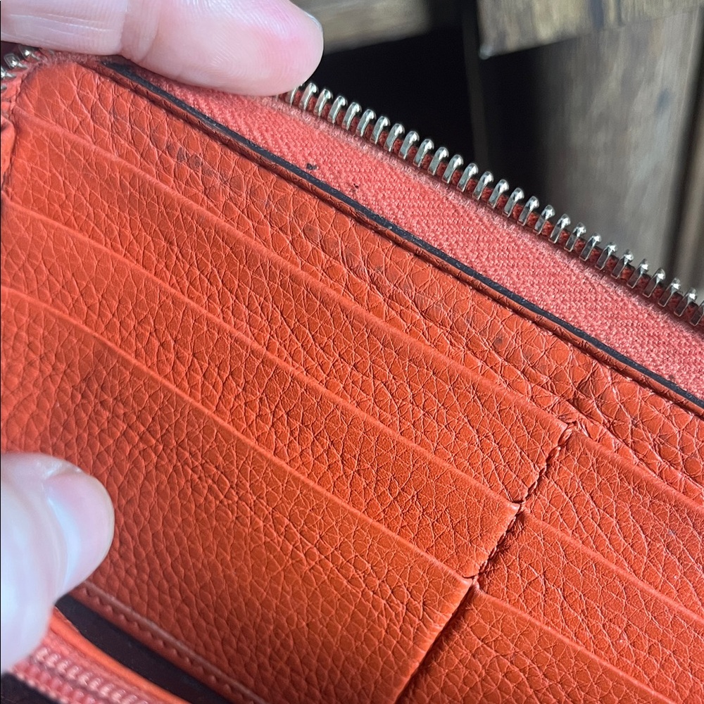 Gucci Beige and Orange Monogram Zip Wallet - Picture 6 of 12